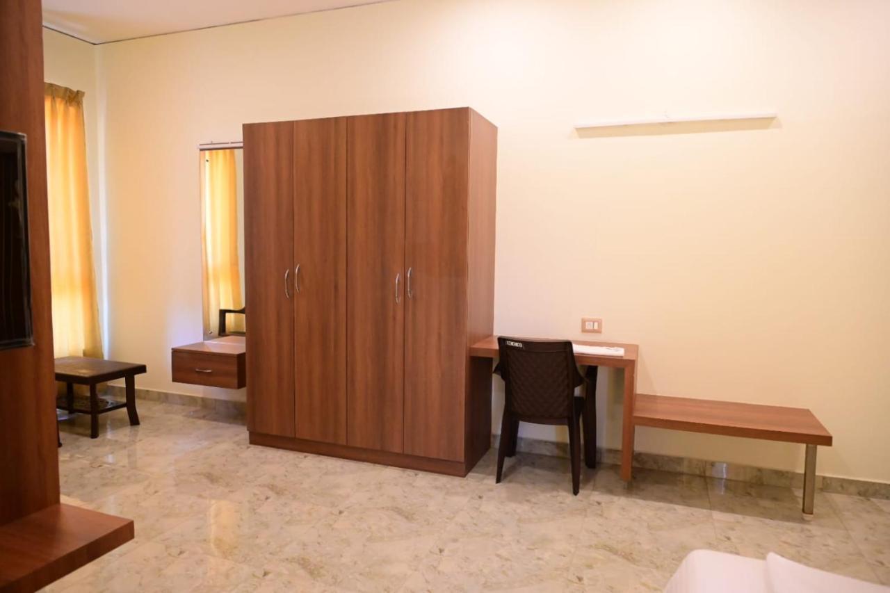 Hotel Kcg Residency à Mysore Extérieur photo