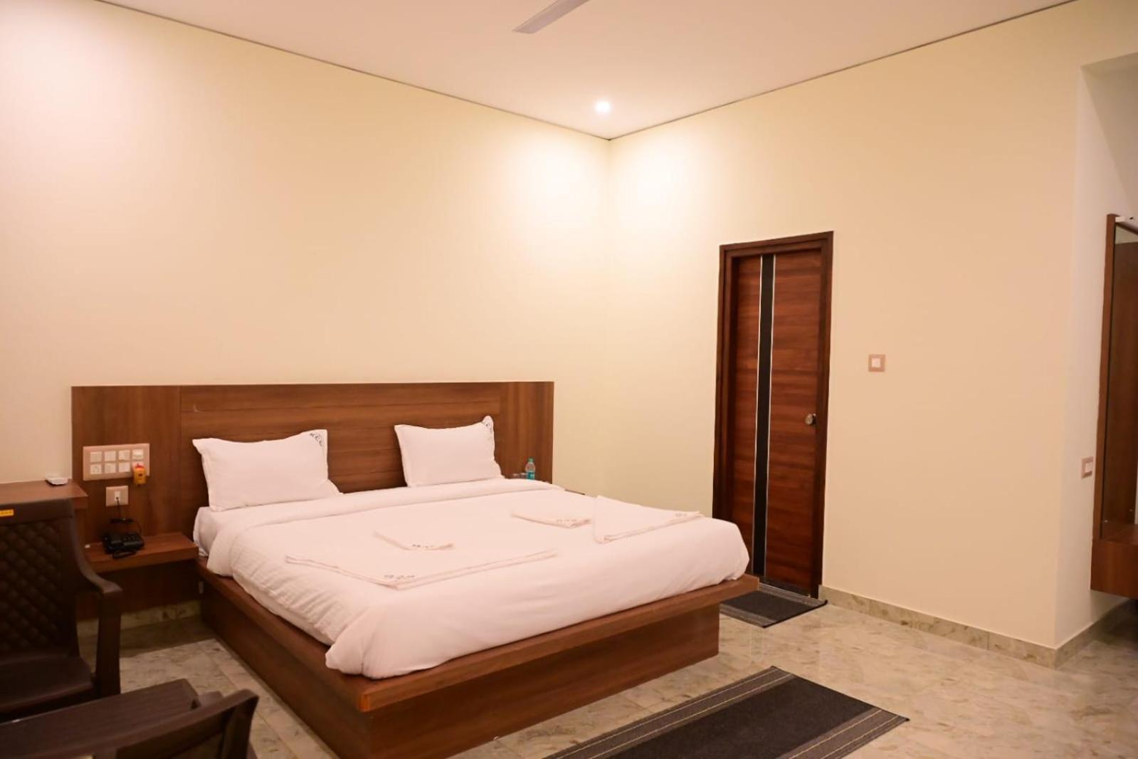 Hotel Kcg Residency à Mysore Extérieur photo