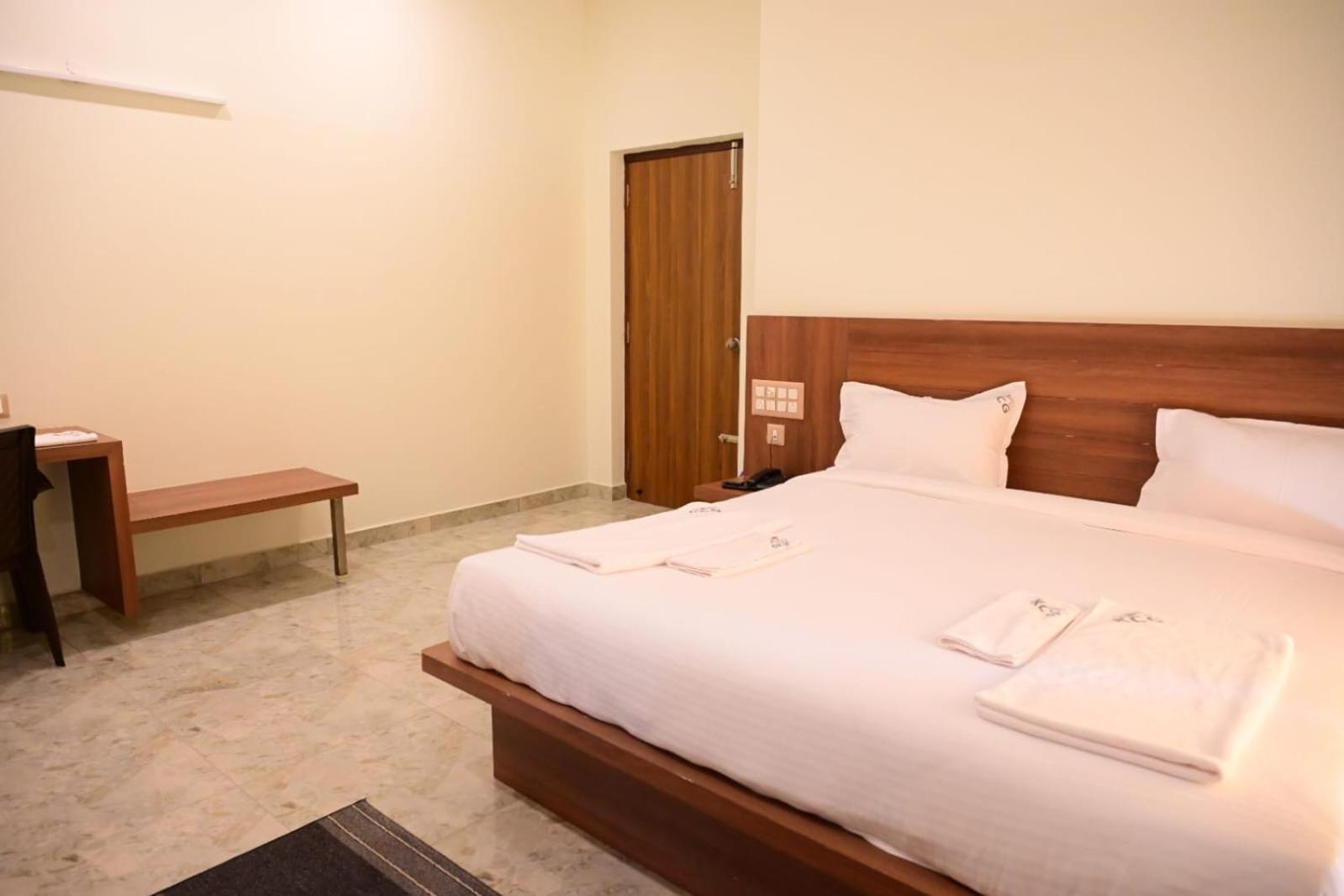 Hotel Kcg Residency à Mysore Extérieur photo
