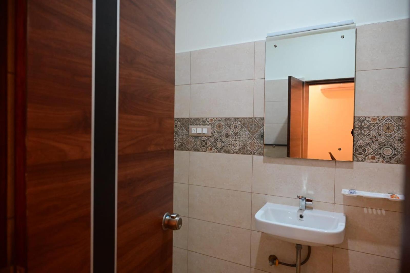 Hotel Kcg Residency à Mysore Extérieur photo