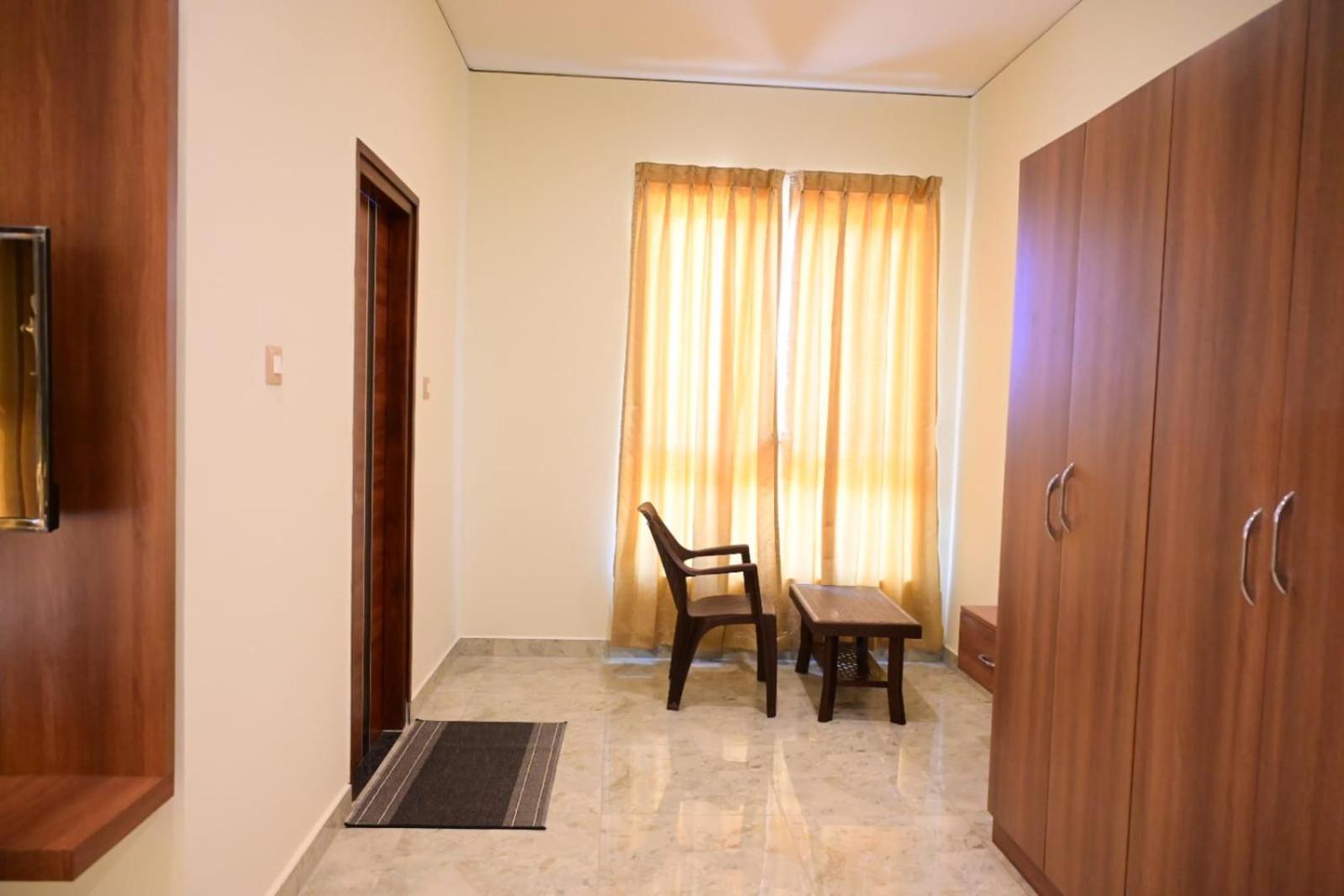 Hotel Kcg Residency à Mysore Extérieur photo
